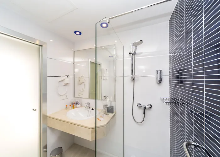 Globales Lord Nelson - Only Adults